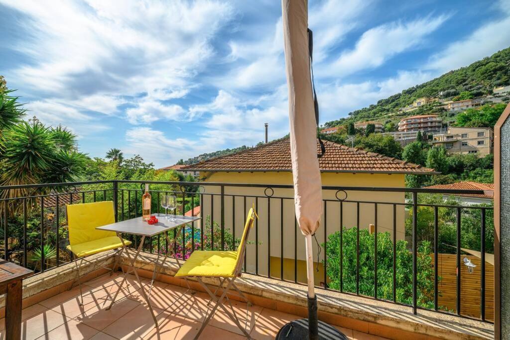La Villa Julia - Calme - Spacieux - Parking Prive - Climatisation 芒通 外观 照片