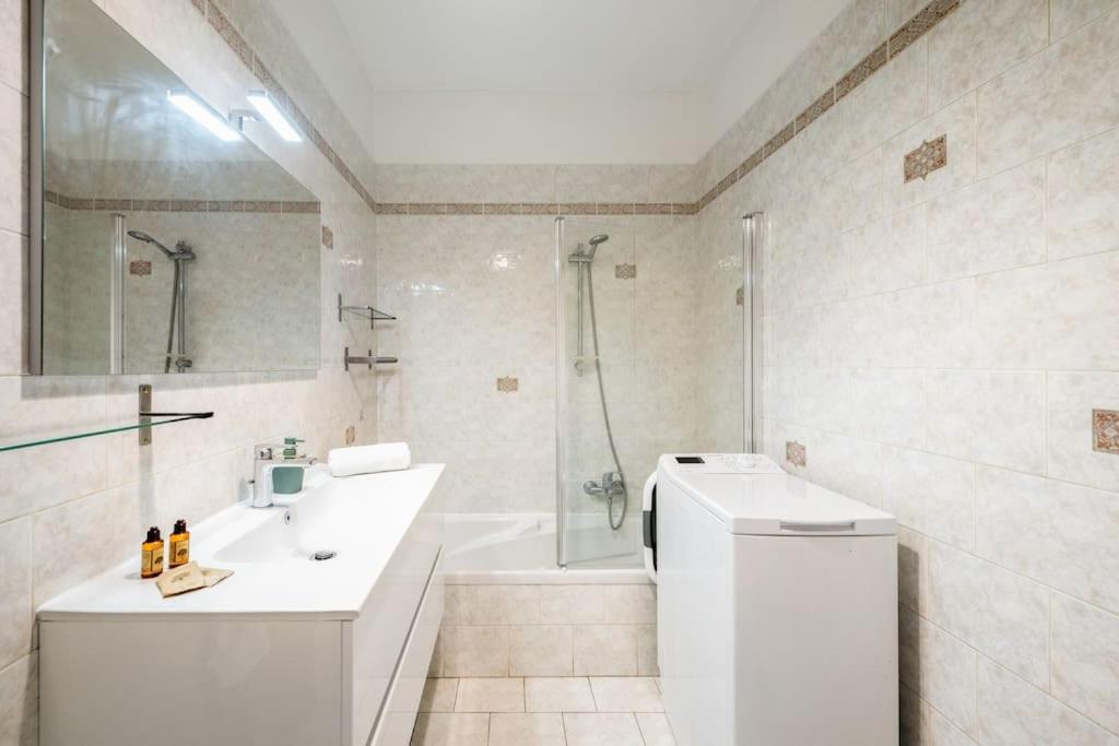 La Villa Julia - Calme - Spacieux - Parking Prive - Climatisation 芒通 外观 照片